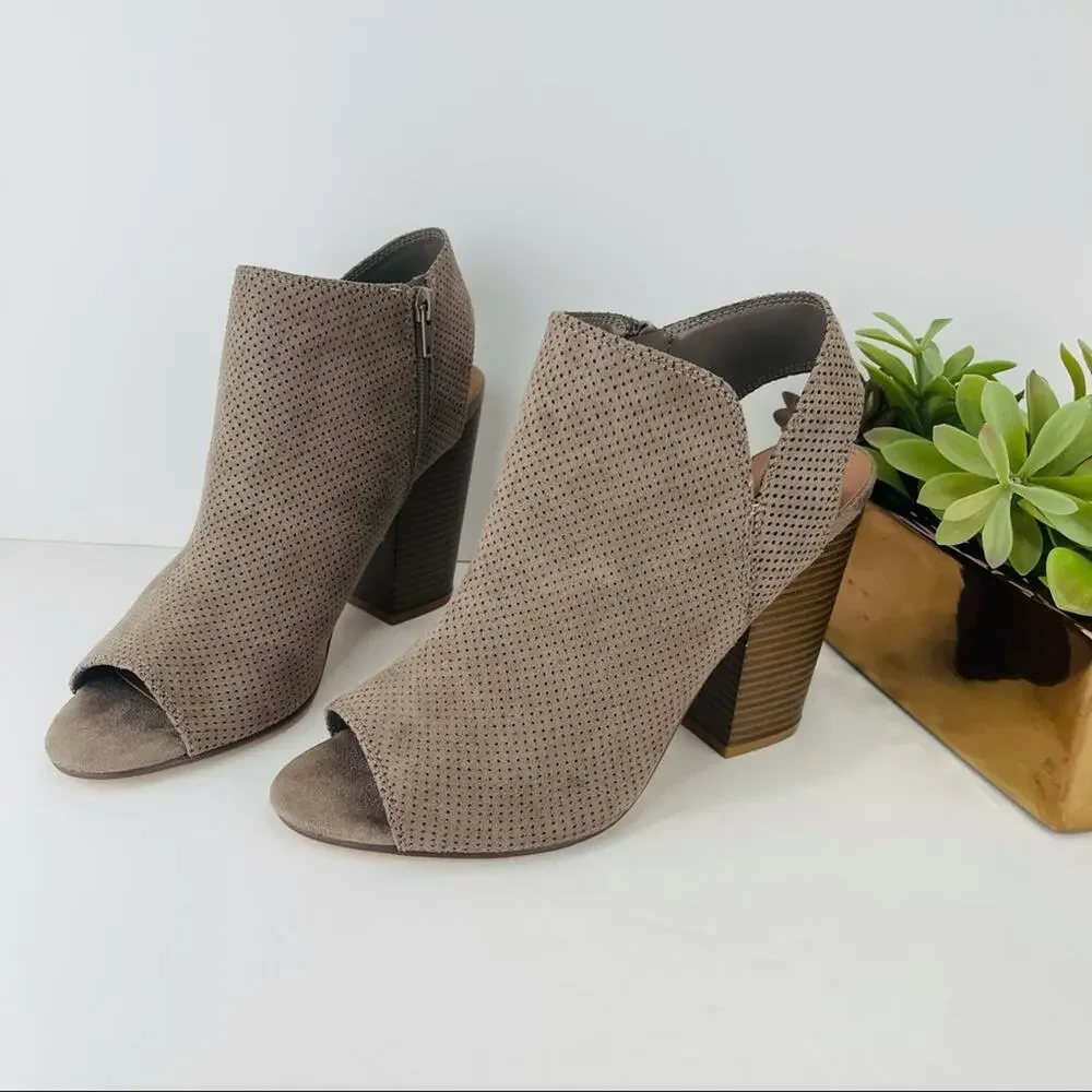 Indigo Rd. Iridella Block Heel Sandal Bootie Size 10 Taupe Textile Open Toe/Heel